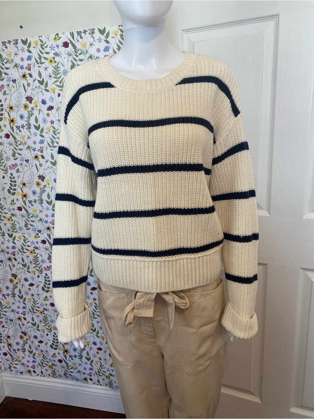 Lucky Brand WMN’s Cream and Navy Striped Crewneck Sweater Size Medium